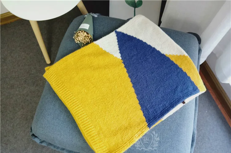 

Korean version of the new jacquard knitted scarf for autumn and winter in 2019,Lengthened Scarf Colour Triangle for Lovers