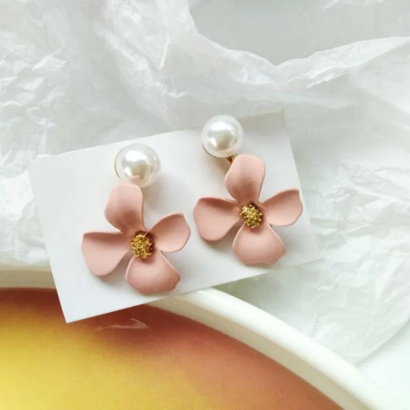 

Women's Simplicity Pearl Earrings Simple Atmospheric Temperament Small Flower Korean Earrings Boucle D'oreille