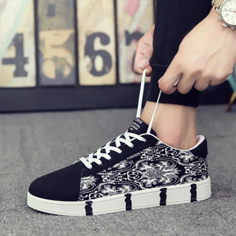 2019 Skateboarding Shoes Men Sneakers Soft Breathable Lace Up Sport Shoes For Men canvas flats male Zapatillas Hombre size 39-44