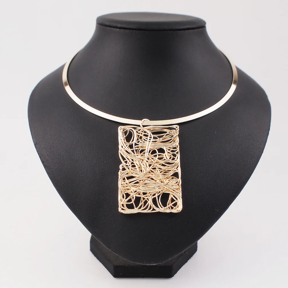 

Women Punk Enwind Pendants Necklace for Women Choker Necklaces Gold Color Collar Statement Necklace Maxi Big Circle Metal Round