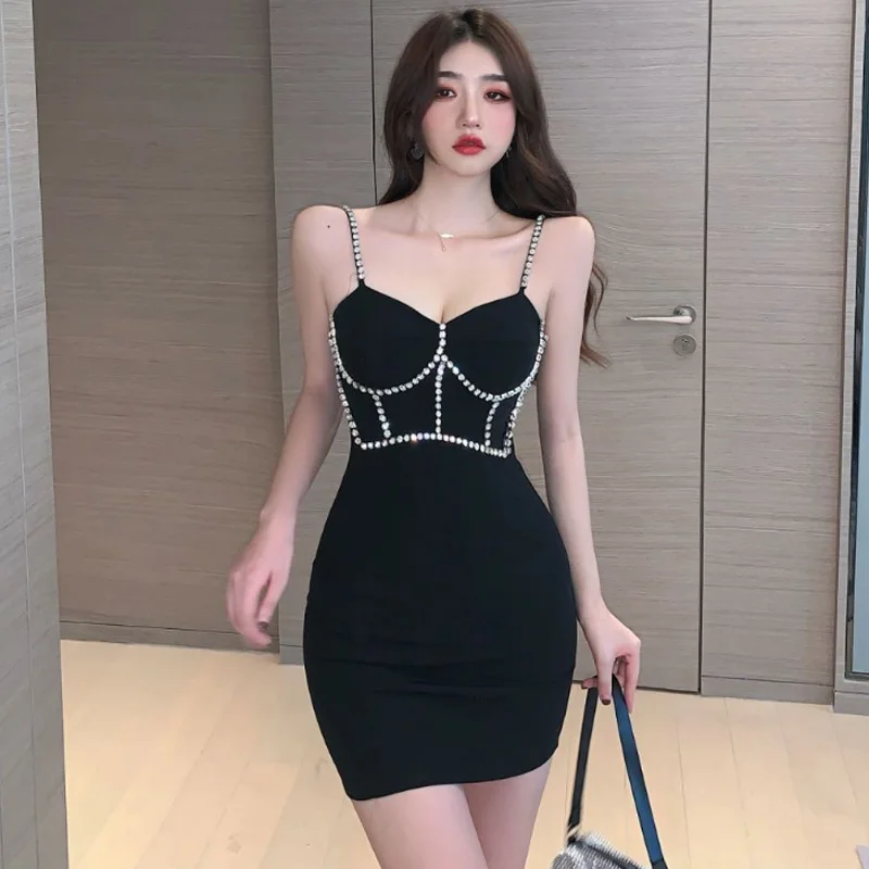 

Женское вечернее платье средней длины, с длинным рукавом