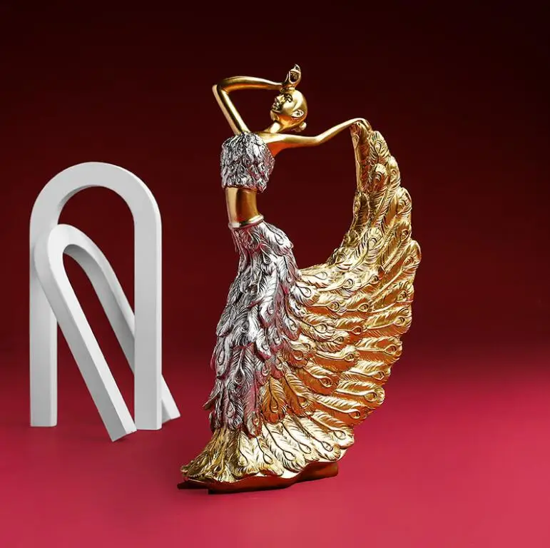 

European Resin Peacock Dance Girl Statue Accessories Hotel Bookcase Ornaments Craft Home Livingroom Desktop Sculpture Decoration