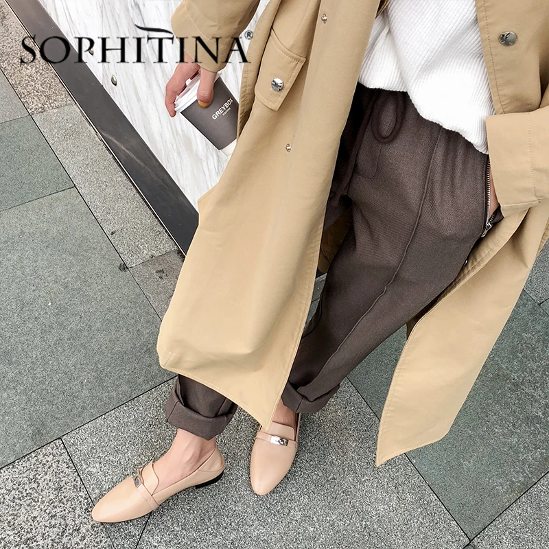 Женские офисные туфли SOPHITINA на плоской подошве с металлическим ремешком без
