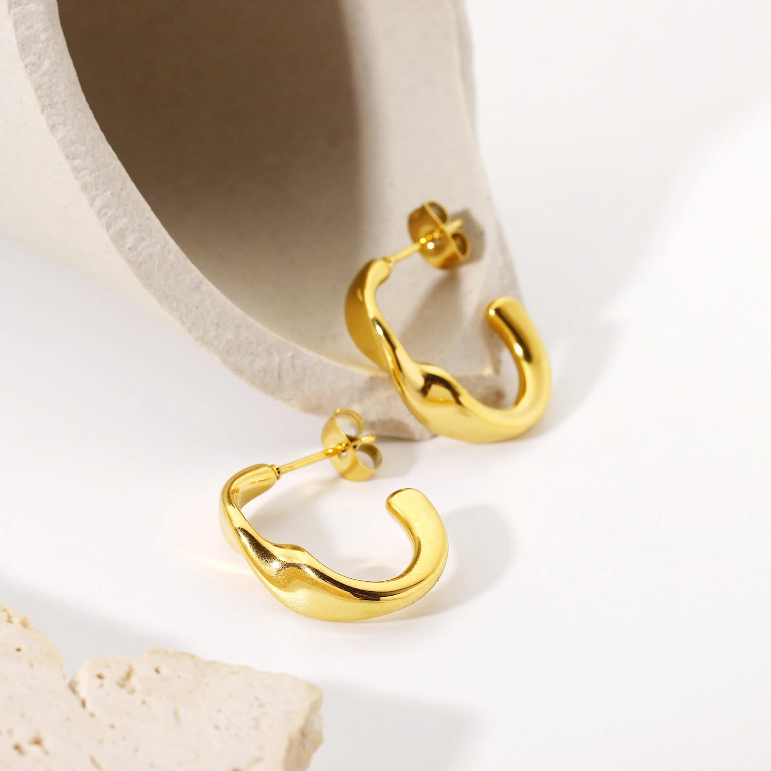 

Женские серьги-кольца Amaiyllis из 18-каратного золота с тройным Цирконом