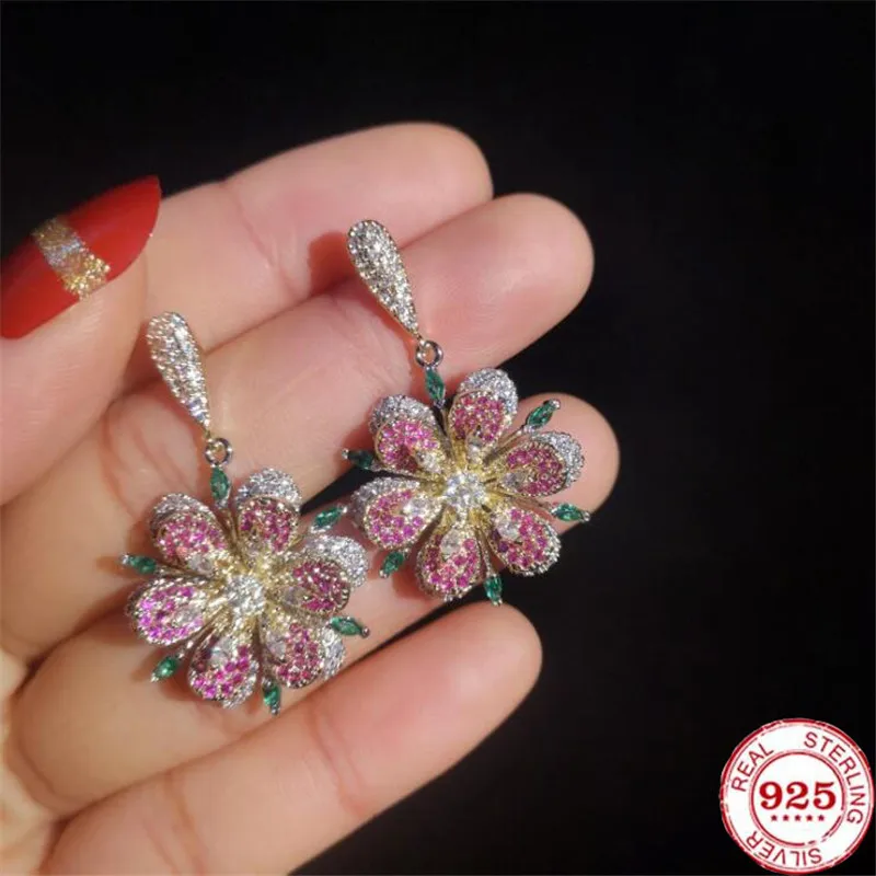 

Женские серьги-гвоздики из серебра 925 пробы с вставками в виде роз