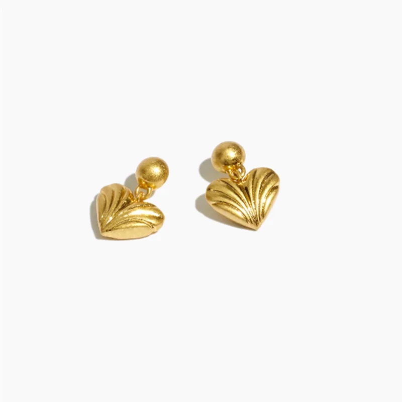 

European and American Lovely Heart Retro Hong Kong Style Gold Earrings Simple Ear Stud Temperament 2020 New Ear Stud Female