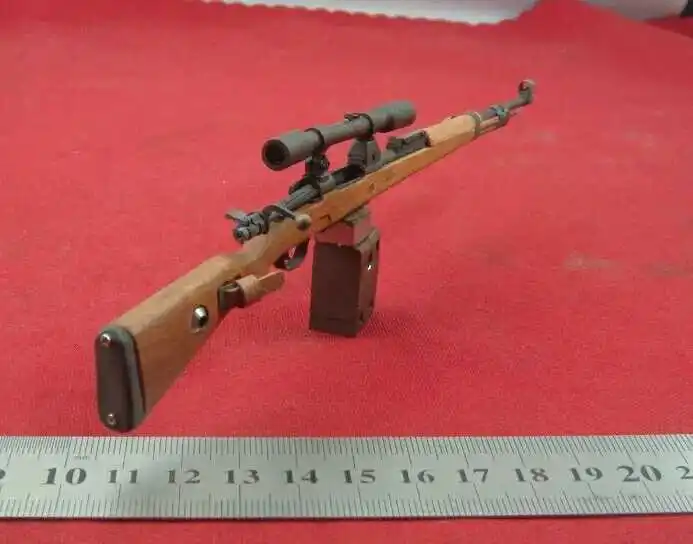 Металлическая снайперская винтовка из массива дерева Вторая мировая война