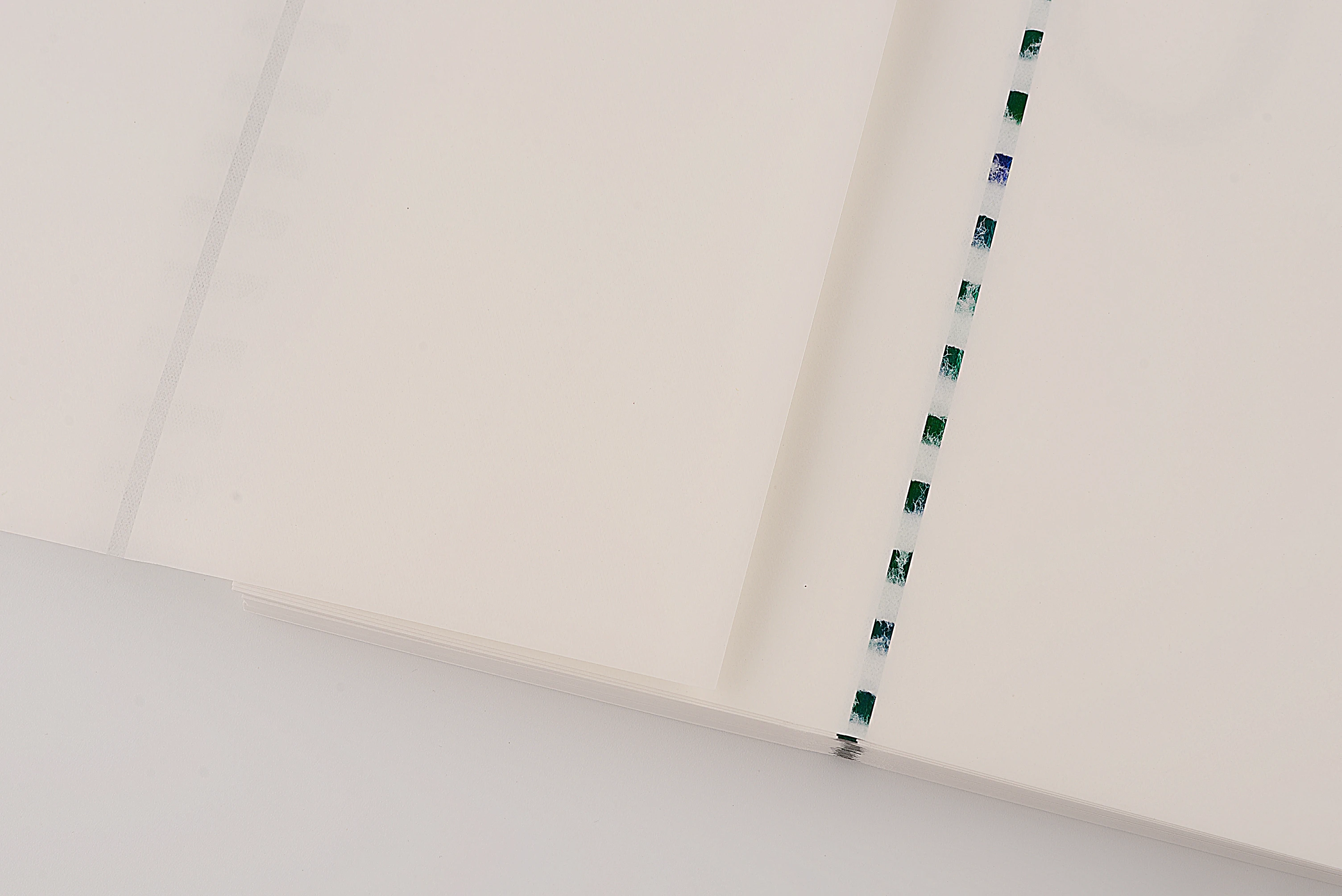 A4 90gsm 75% Cotton 25% Linen Paper with UV Invisible Fiber and Green Thread, 210 x 297mm, White, 100 Sheets - GCYT019 image 3