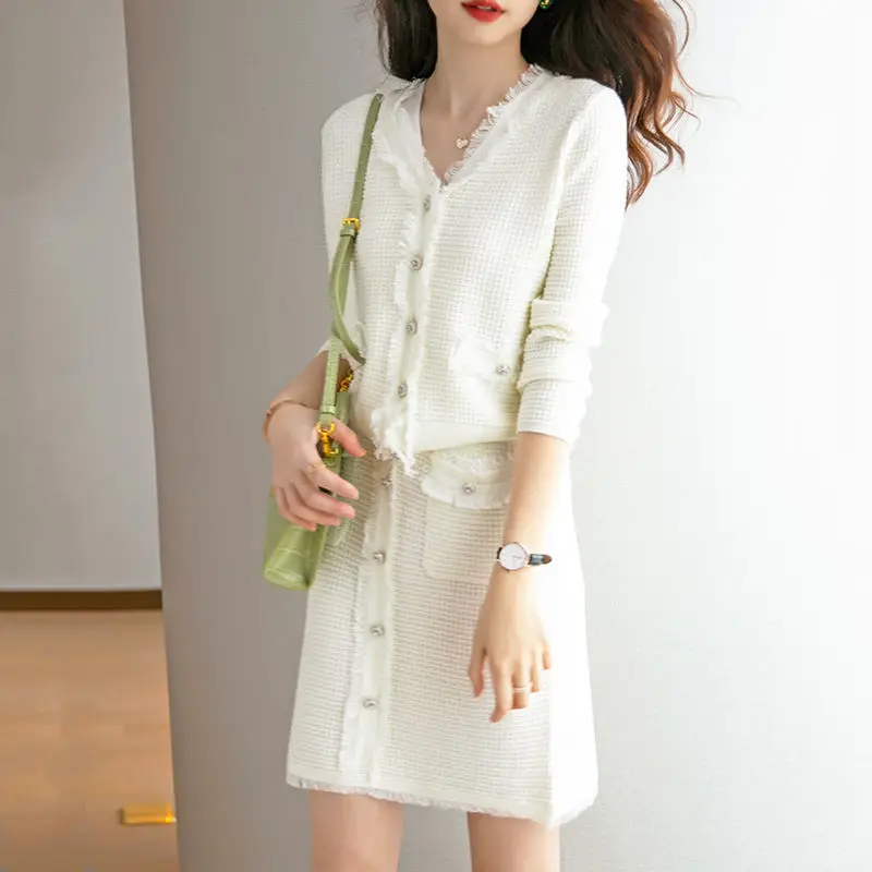 

2021 Women Autumn Knitted Sweaters 2 Piece Set Vintage Tassel Cardigan Jacket Coats + Vest Dress Two Piece Set Suits Y328