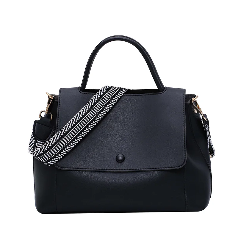 

Fashion is just pu leather messenger bag. Women's solid color shoulder messenger bag. Women's travel chain handbag