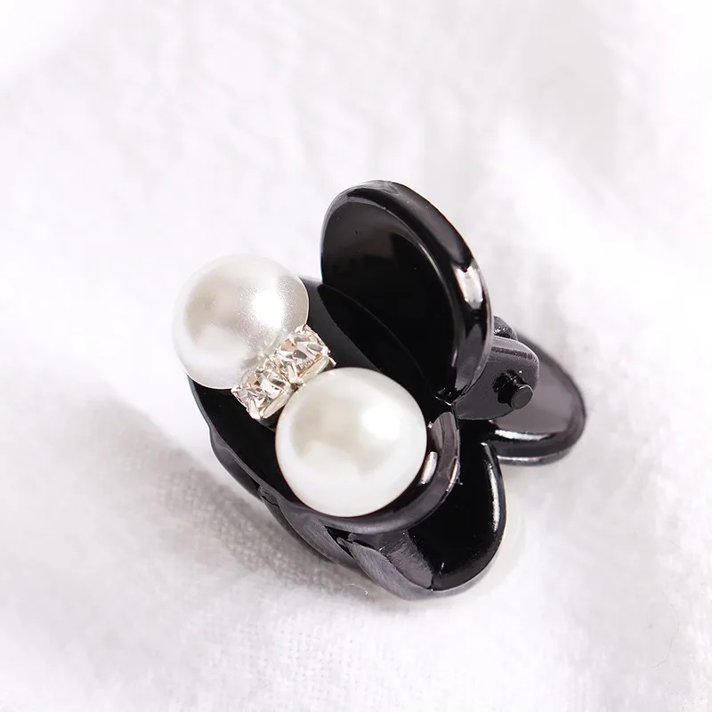 

Korean Small Grab Clip Grace Temperament Pearl Lady Hairpin Geometric Acrylic Material Sweet Girl Barrettes Hair Claws Headwear
