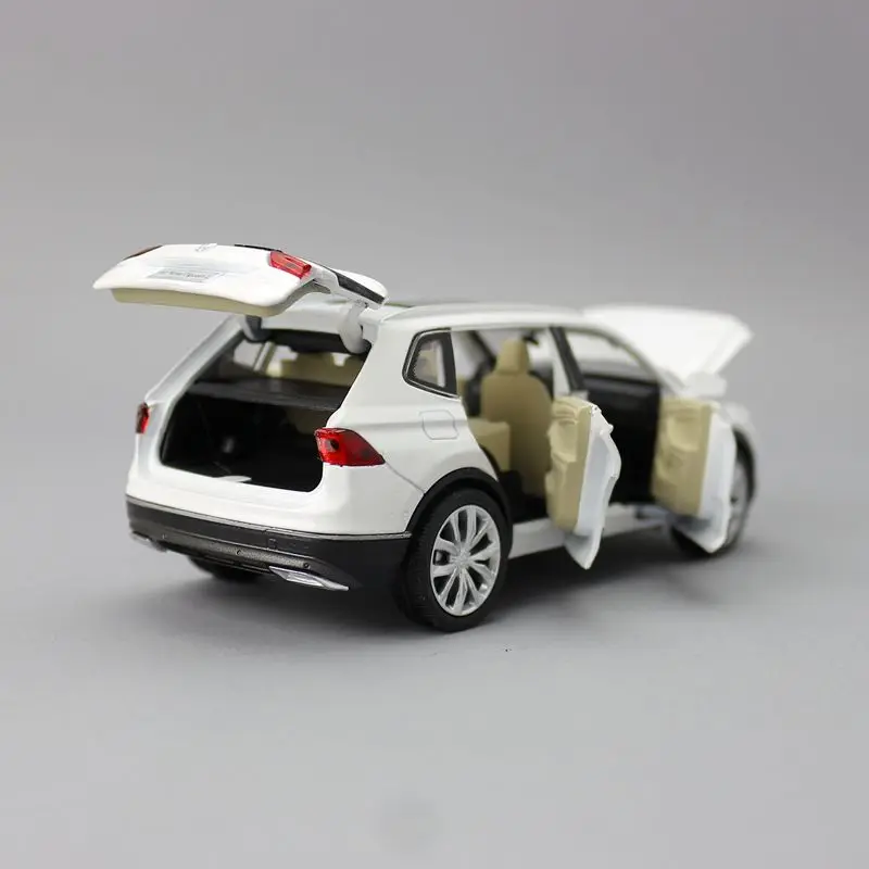 Модель игрушечного литья под давлением/Масштаб 1:32/машина Volkswagen Tiguan L/тяговый
