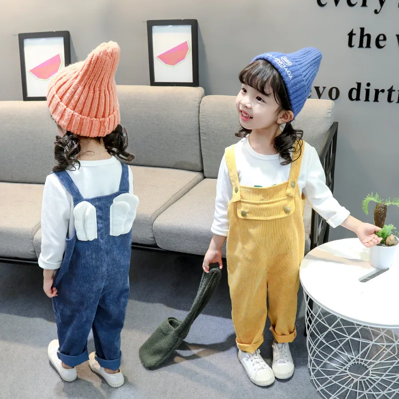 

Футболка с длинным рукавом и брюки-комбинезон, на возраст 12-5 лет