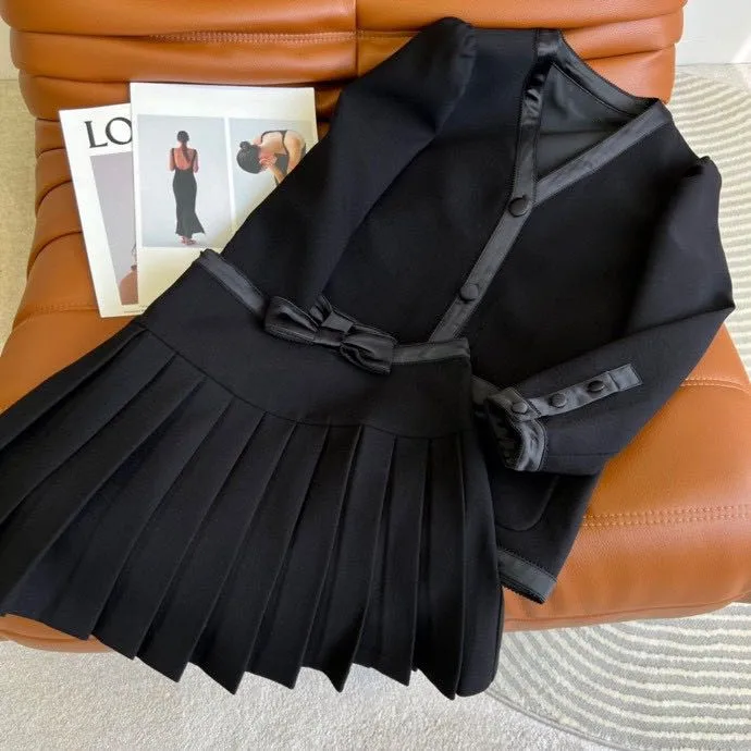 

Осенне-зимний декоративный черный маленький костюм с бантом