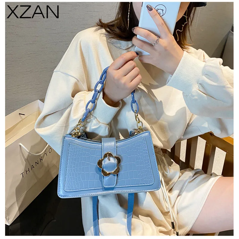 

Женская сумка-крокодил с текстурой под кожу аллигатора