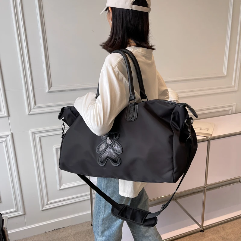 2022 Travel Duffles Handbag Women and Men Large Nylon Luxury Handbag Casual Fashion Travel Tote Bag Weekend Female Shoulder Bags