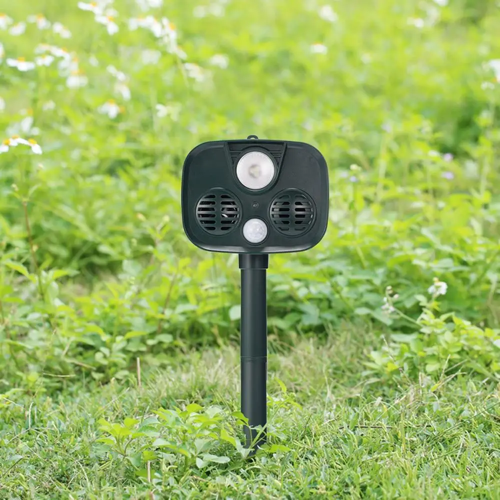 Solar Powered Animals Repeller Outdoor Camping Ultrasonic Alarm Device With Motion Sensor And LED Flashing Lights | Дом и сад