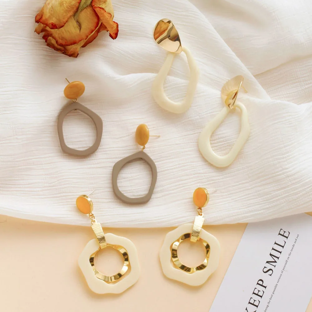 

Retro Irregular Geometry Earrings for Women Long Oil Dropped Crushed Stone Hollow Drop Earring Korean Trend Luxury Jewelry Party