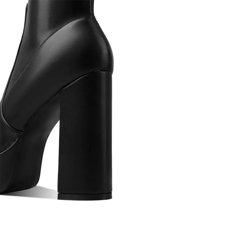 Ботфорты женские на платформе и толстом каблуке модные облегающие сапоги до