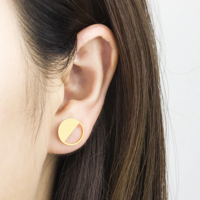 Изящные Ювелирные изделия полукруглые женские серьги-гвоздики золотистого