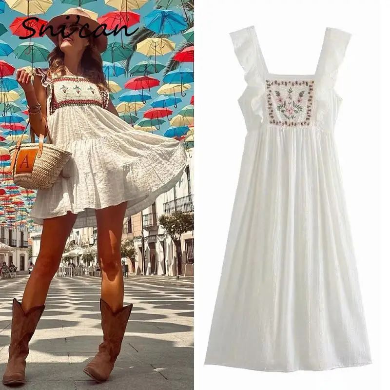 Женское винтажное платье на бретелях-спагетти белое мини с цветочной вышивкой