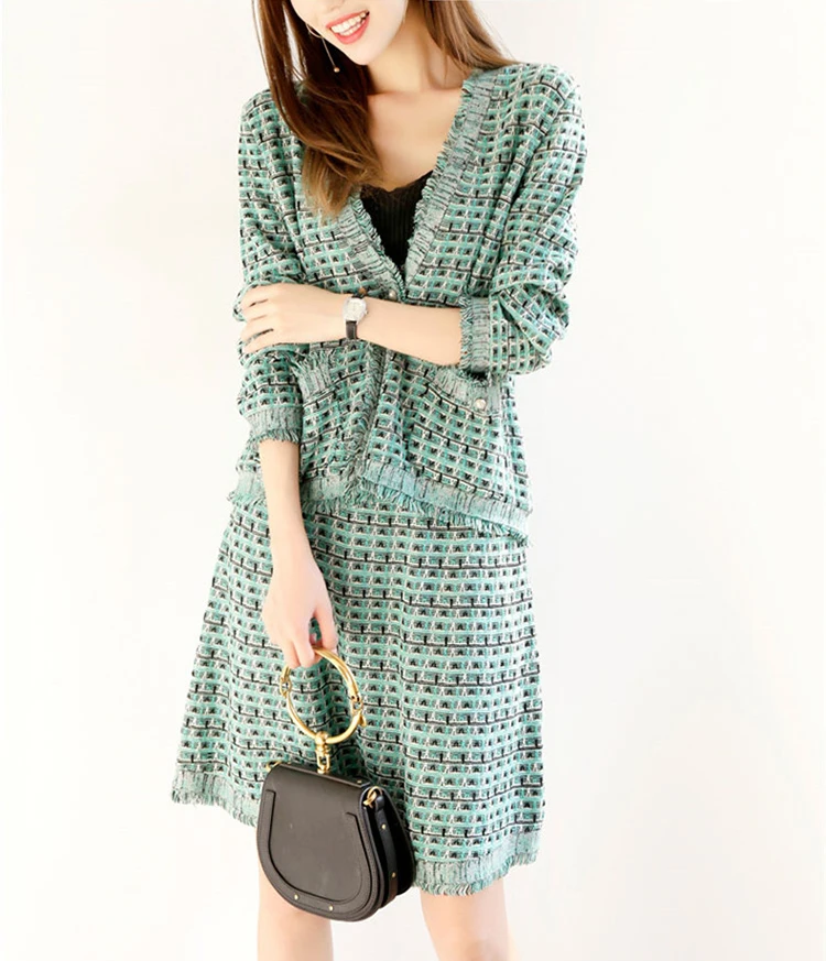 

New tweed knit two-piece temperament socialite pearl clasp knitting coat bust skirt suit