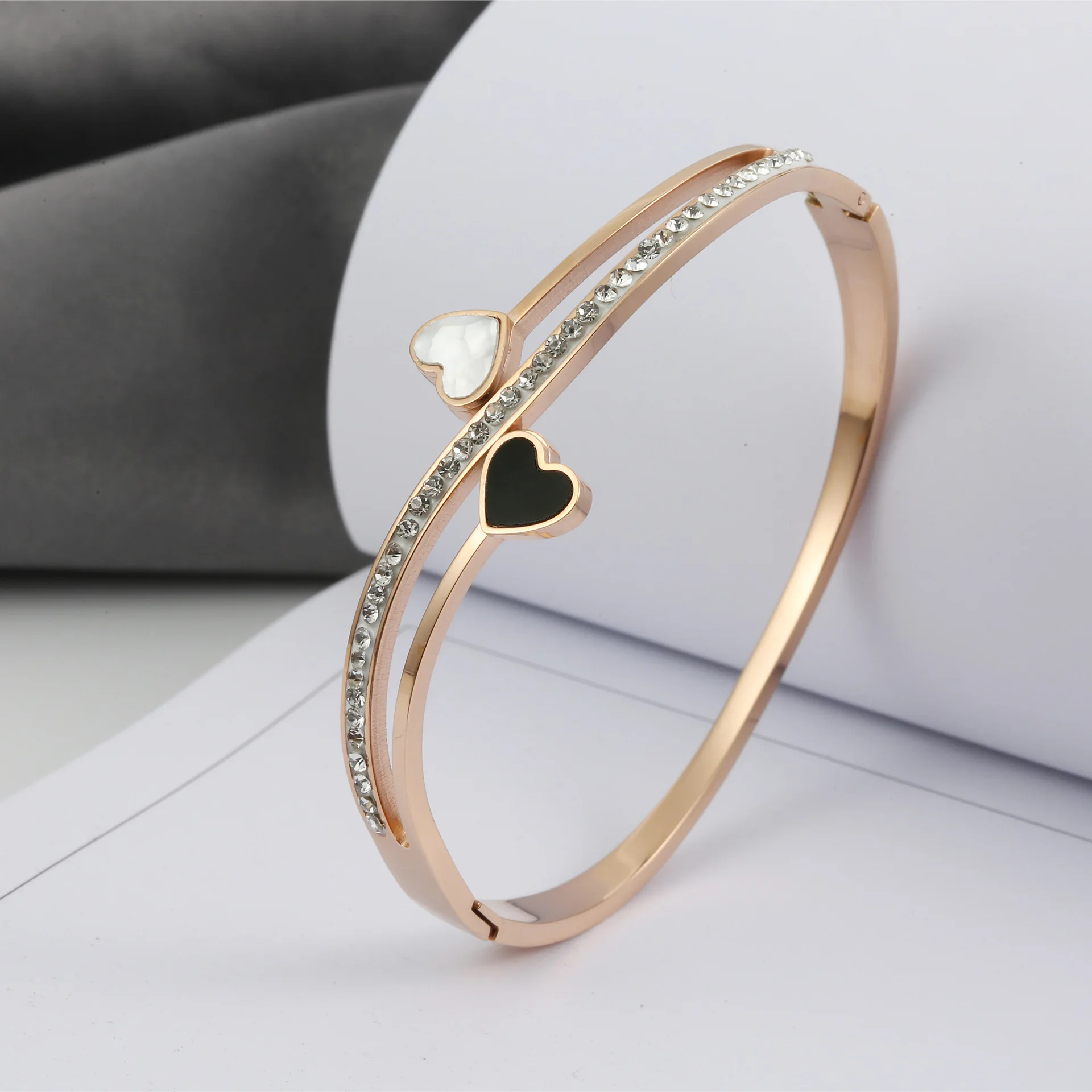 

Fashion Titanium Steel Black and White Love Bracelet Korean Temperament Rose Gold Zircon Open Bracelet Ladies Jewelry