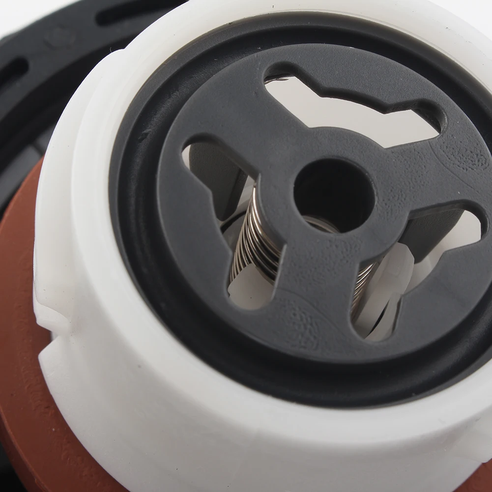 

Car Oil Filler Tank Cap Gas Fuel Cover For LAND ROVER RANGE ROVER SPORT EVOQUE Discover 3/4 LR3 LR4 LR053665