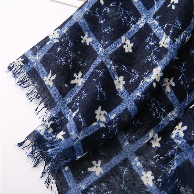 

2021 Women Scarf Spring New Fashion Flowers Print Cotton Scarfs Summer Beach Stoles Female Shawls and Wrap Pashmina Foulard