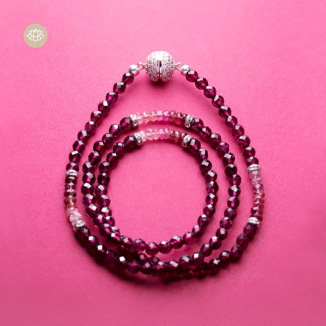 Фиолетовый и фиолетовый зубы черный браслет с турмалинами внешний вид красивый