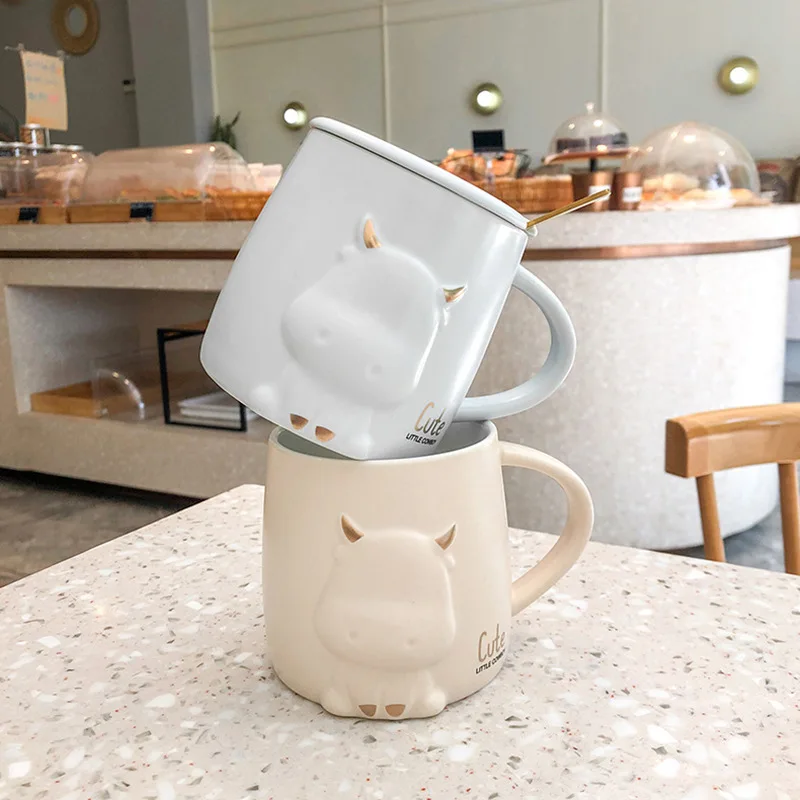 

M Creative Cartoon Ceramic Tumbler Water Glass Cup Coffee Lid Spoon Embossed Cute Cups Cow Mug Self Stirring Mugs Shot Glasses
