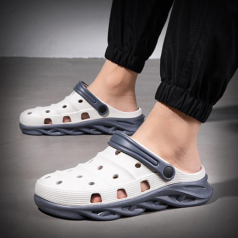 

2021 Fashion Summer Men's Sandals Clogs Platform Flip Flops Designer Comfortable Black Slippers Non Slip Outdoor Hollow Shoes