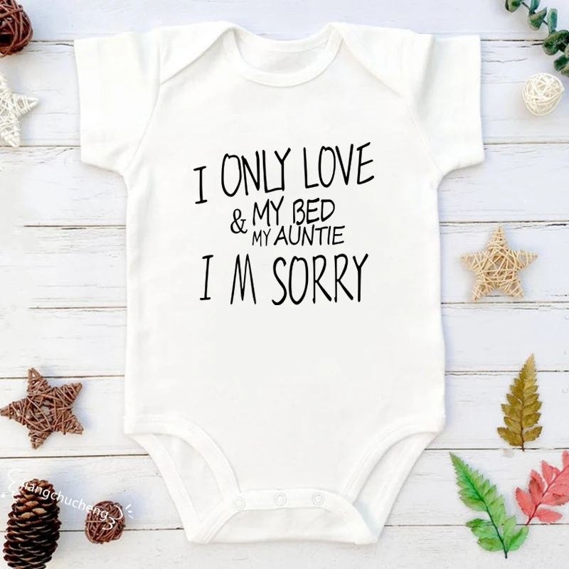 

Забавное боди для новорожденных с надписью «I Love My Bed and My Auntie»