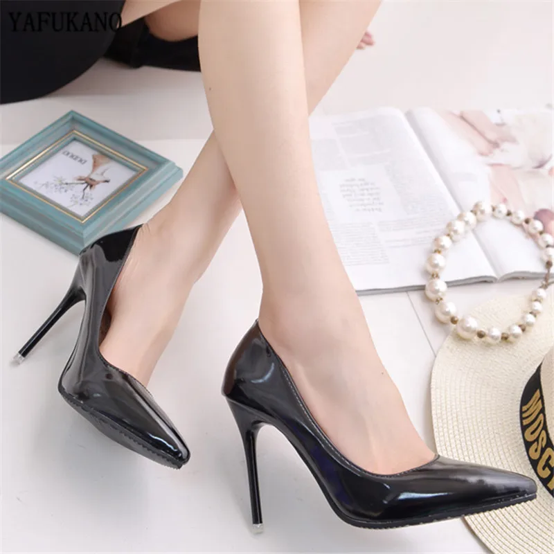 Туфли с острым носком на высоком каблуке 10 см телесного цвета сексуальные черные