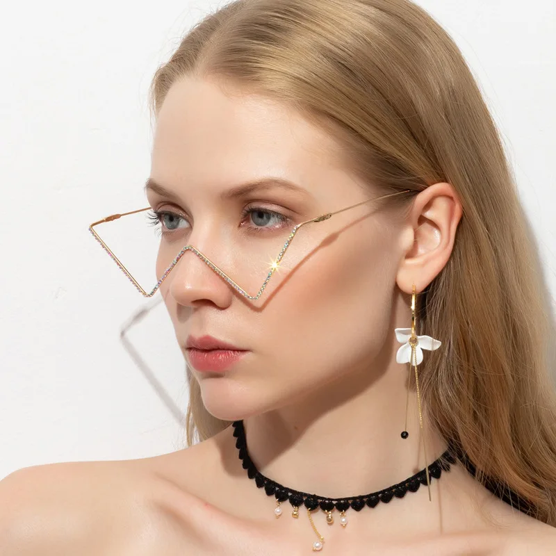 

Personality non-piece metal diamond-studded glasses female fashion style half-frame street shooting V-shaped frame male