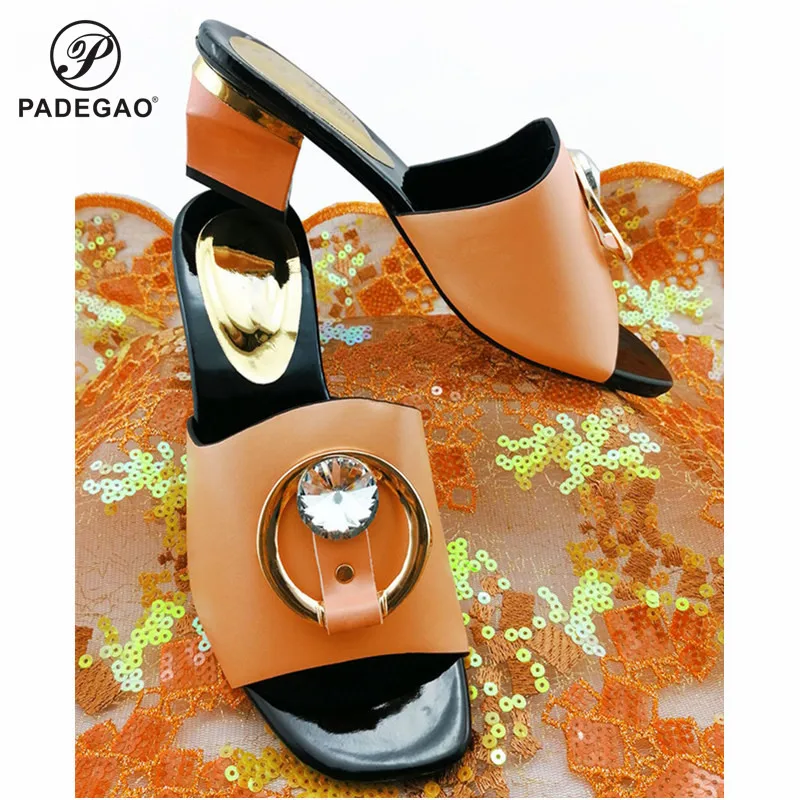 2020 Итальянские женские туфли черного цвета в зрелом стиле Вечерние на высоком