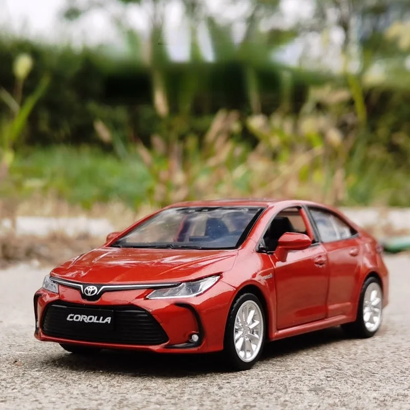 Модель автомобиля Toyota Corolla из сплава модель со звуком и светом Детская игрушечная