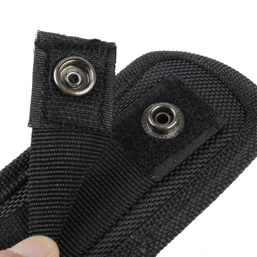 

Tactical Molle Flashlight Holster with Clip Flashlight Torch Cover Case Duty Flashlight Belt Holder for Outdoor Hunting Camping