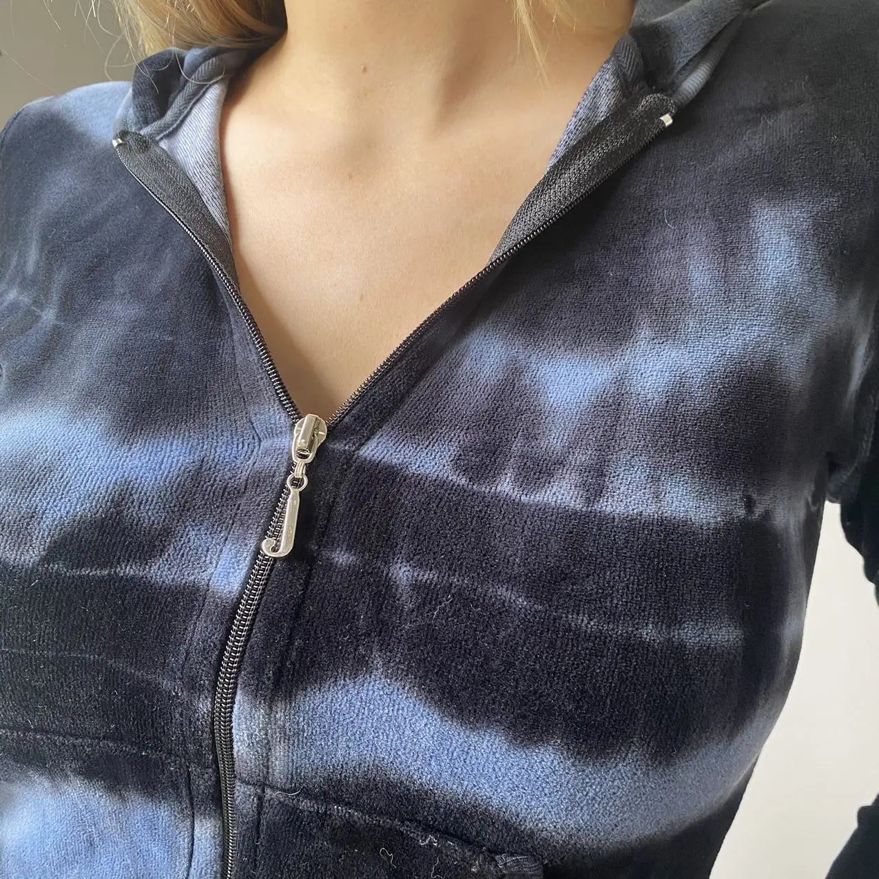 

Hoodies & Sweatshirts