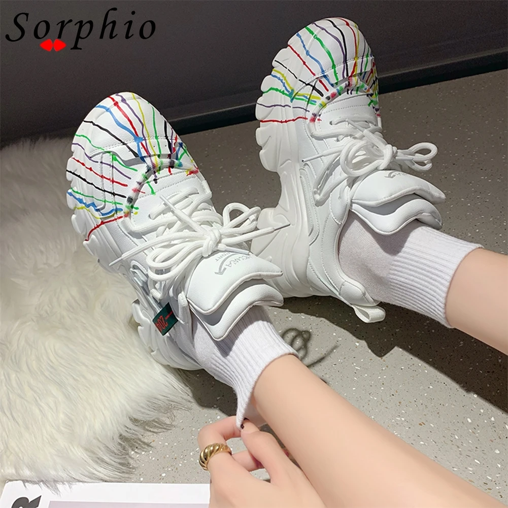 

Женские кроссовки на плоской подошве, модная обувь со шнуровкой и граффити, дизайнерская белая женская обувь на массивном каблуке, лидер пр...