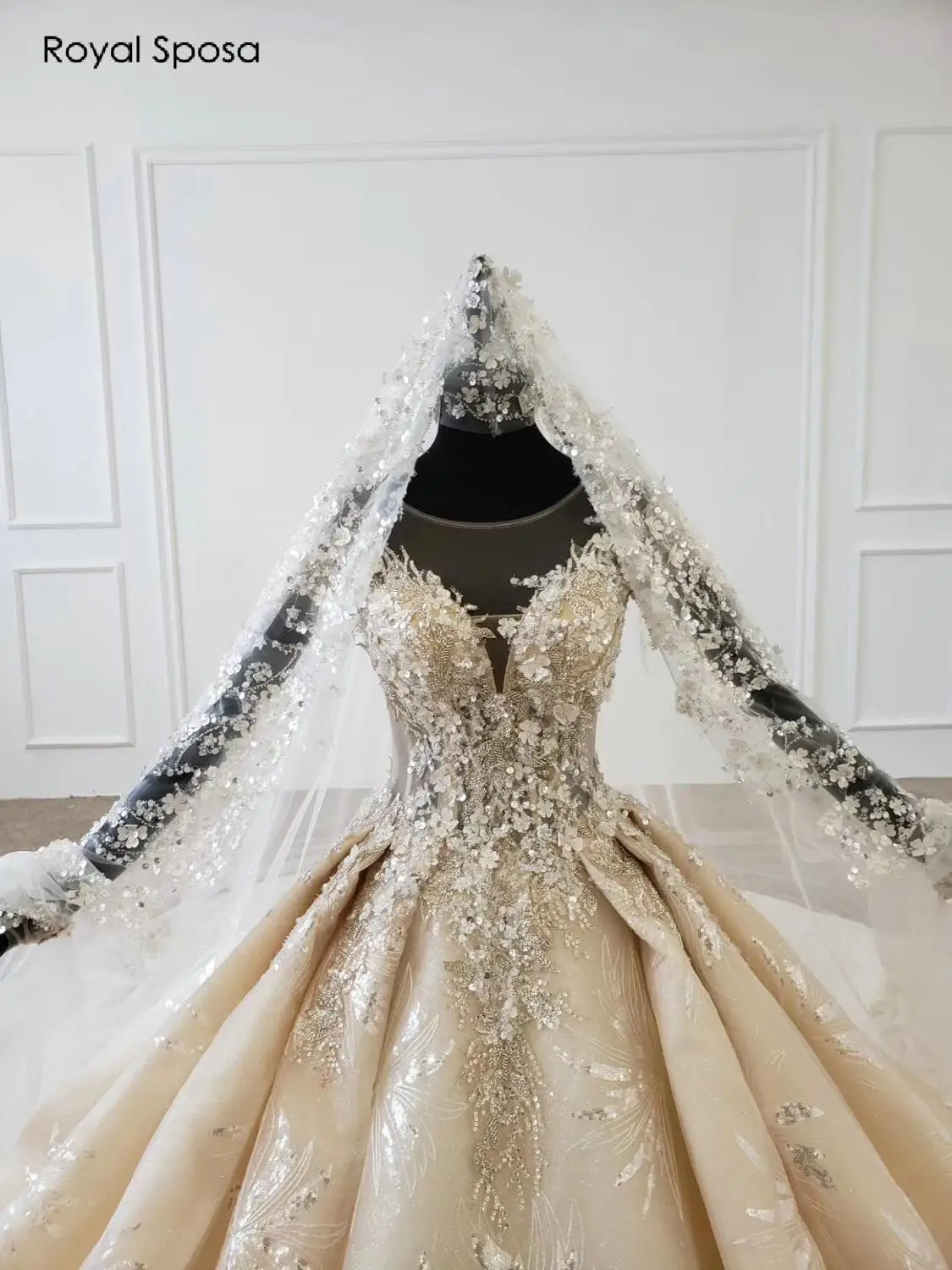 Роскошное Королевское свадебное платье с рукавами-крылышками и бисером | Свадьбы