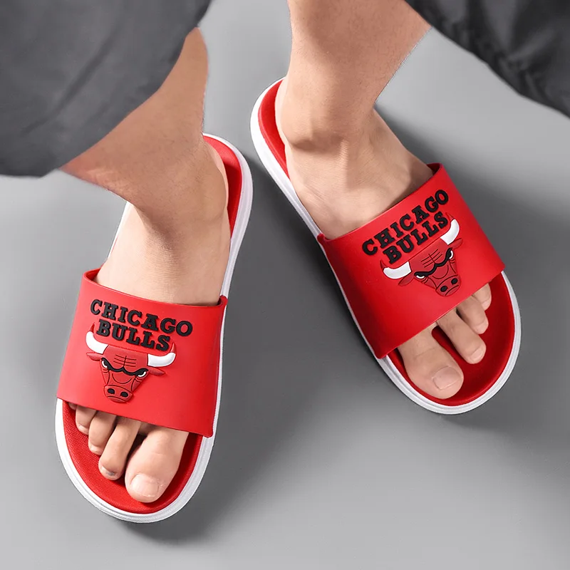 

2021 Men Beach Shoes Fashion Bathroom Slippers Men Luxury Brand Animal Slippers Mens Comfortable Indoor Men Slippers Big Size