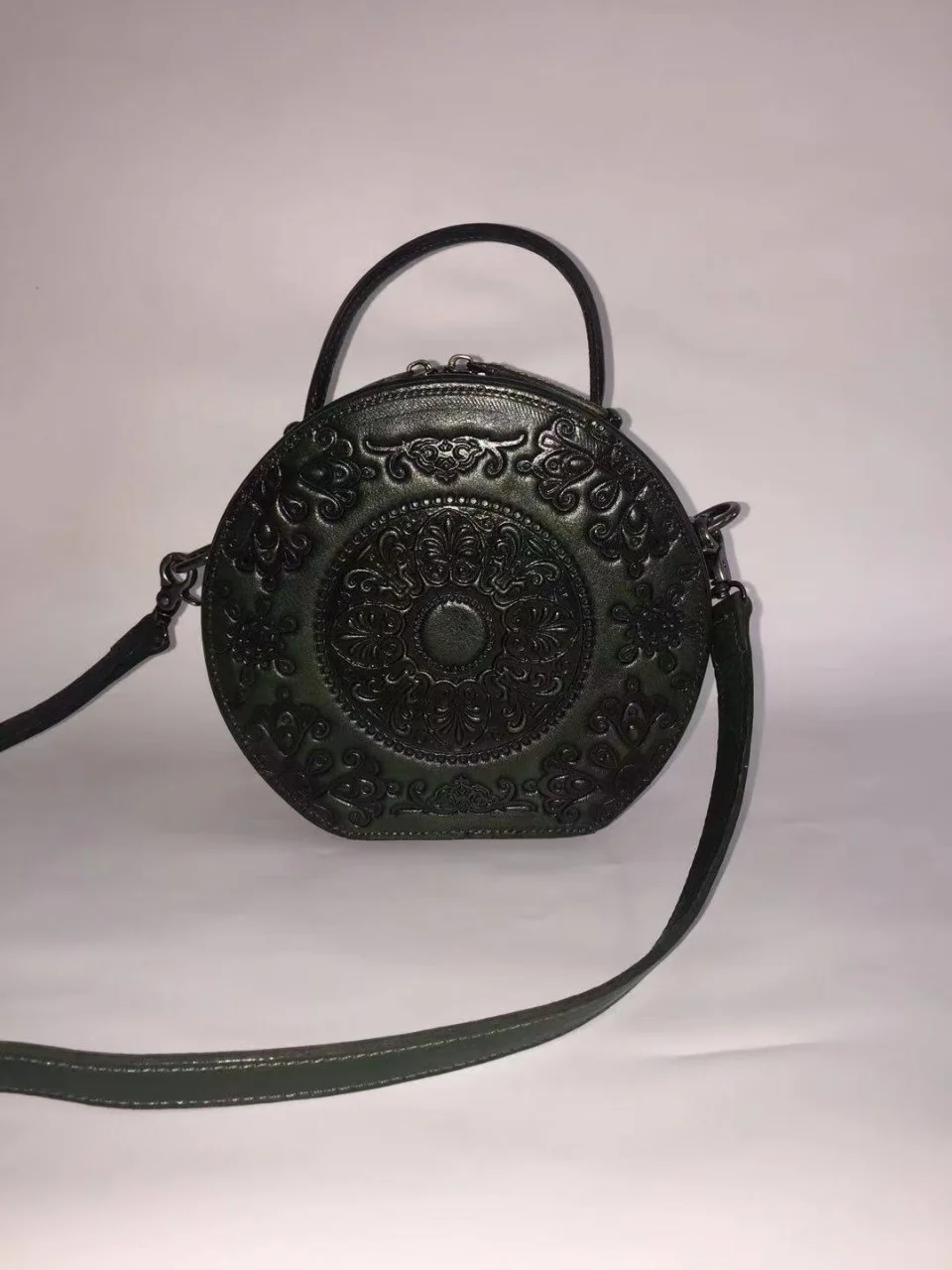 

2021 new leather women's bag with soft round cake on the top
