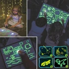 Светильник для рисования с ночной Светильник в темное время суток веселые детские игрушки письменной форме Magic со светящимися вставками доска для рисования A2 A3 A4 рисовать светильник комплект детской одежды