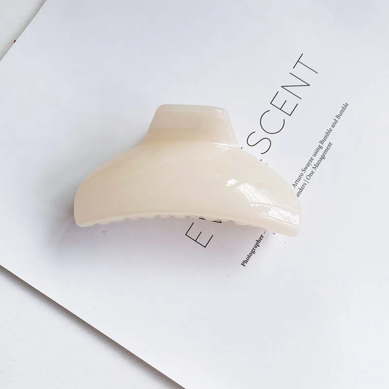 

Fashion Acrylic Women Geometric Girl Head Clip Hair Headdress Cream Color Hairpin Back Head Clip Simple Sweet New Headdress