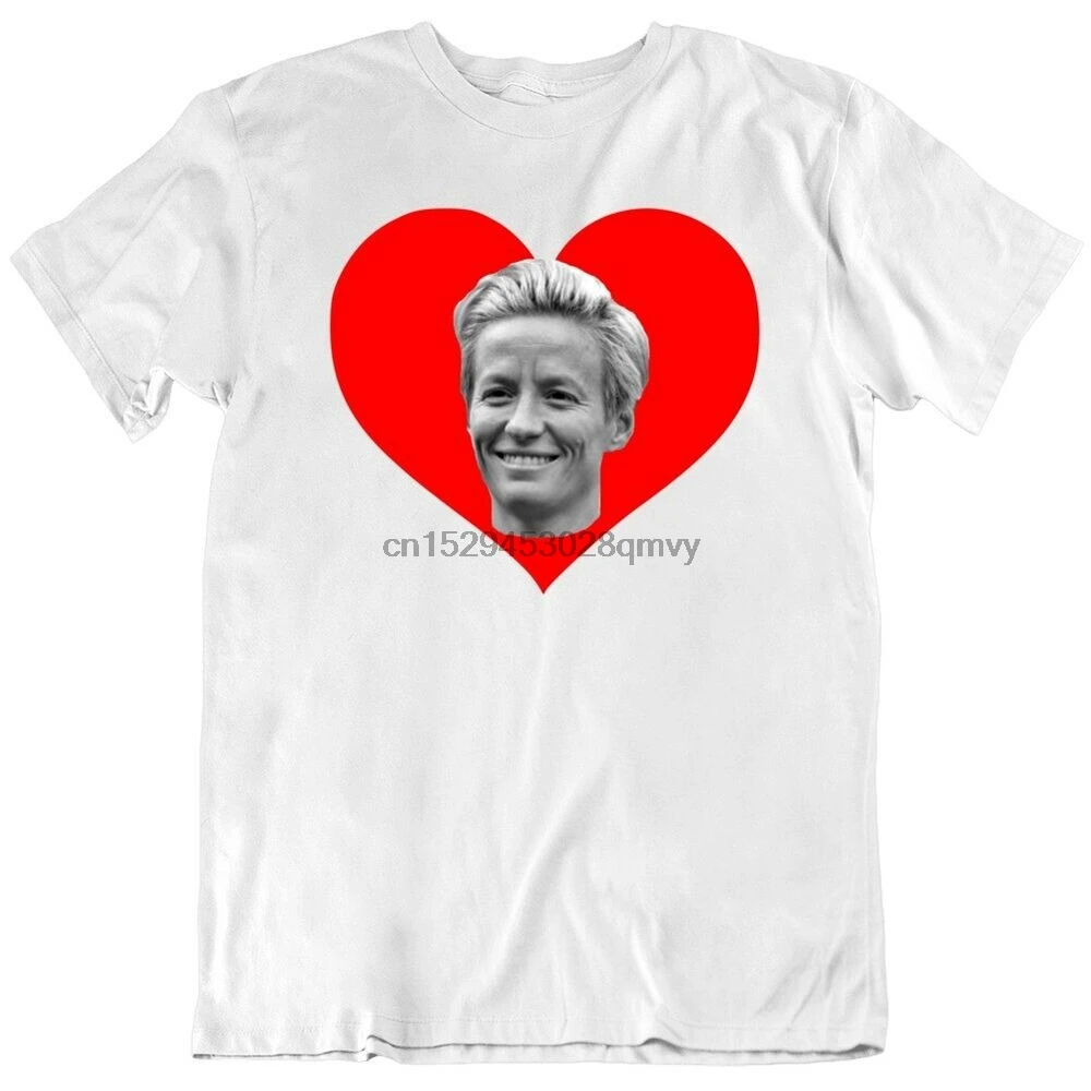 Футболка с сердечком Меган рапино Легенда футбольного фаната - купить по