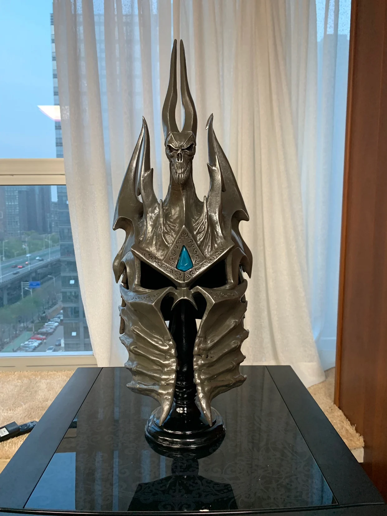 [Темила] 1:1 WOW Lich King фигурка со шлемом каучуковая игрушка включает в себя стенд Коллекция Модель взрослый Косплей Костюм вечерние подарки