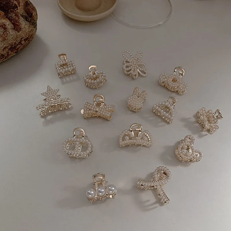 

Mini Pearl Hair Claw for Women Girls Retro Gold Flower Crab Claw Clip Small Hairpins Hair Crab Girl Hair Accessories