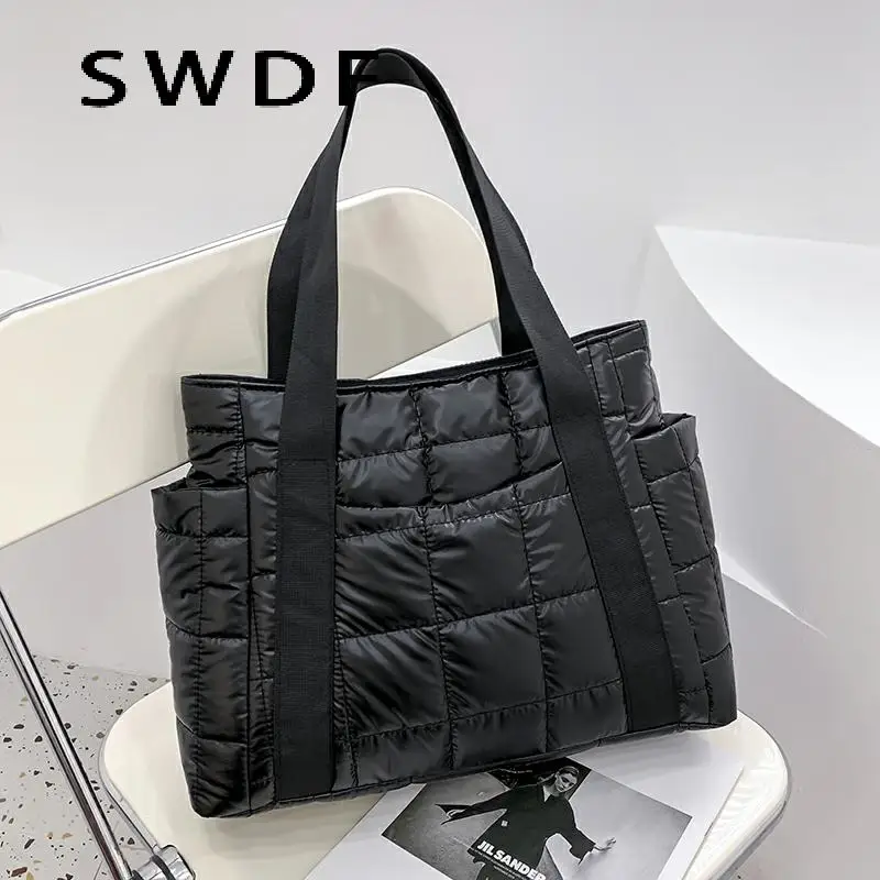 

2022 Hit Winter Brand Textured Padded Design Duffel Bag for Women Big Totes Female Plaid Shoulder Bags Designer Nylon Handbags