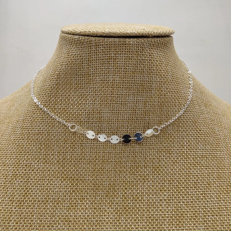 Ожерелье-чокер с маленькими листьями и цепочкой в форме монет расширенная